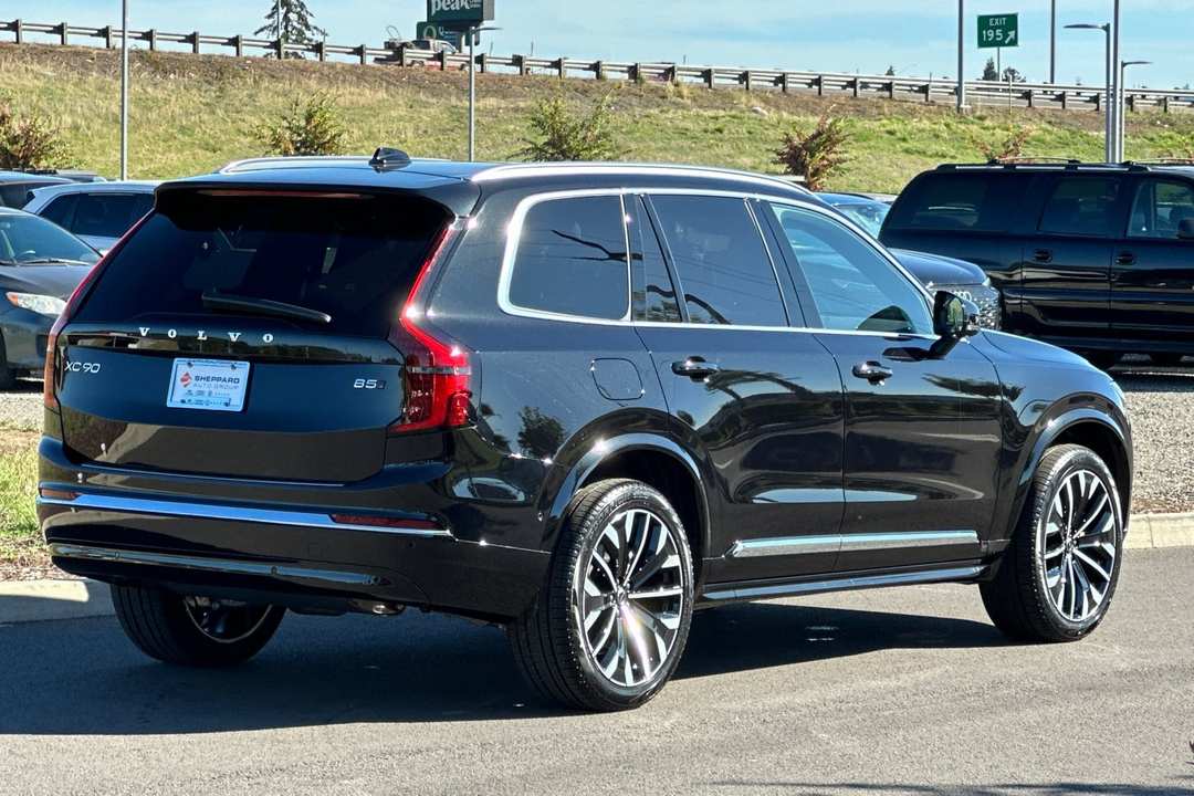 2027 Volvo Xc90 B5 Plus - Image 3