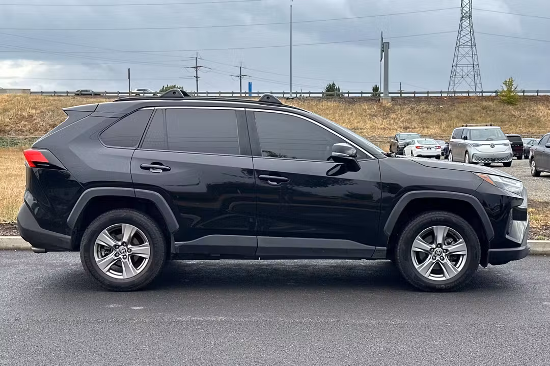 2022 Toyota Rav4 XLE - Image 2