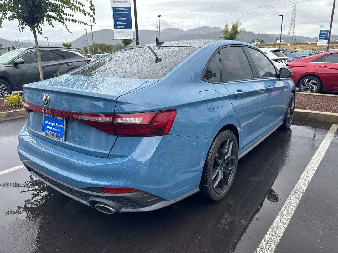 2026 Volkswagen Jetta Gli 2.0T Autobahn - Image 3