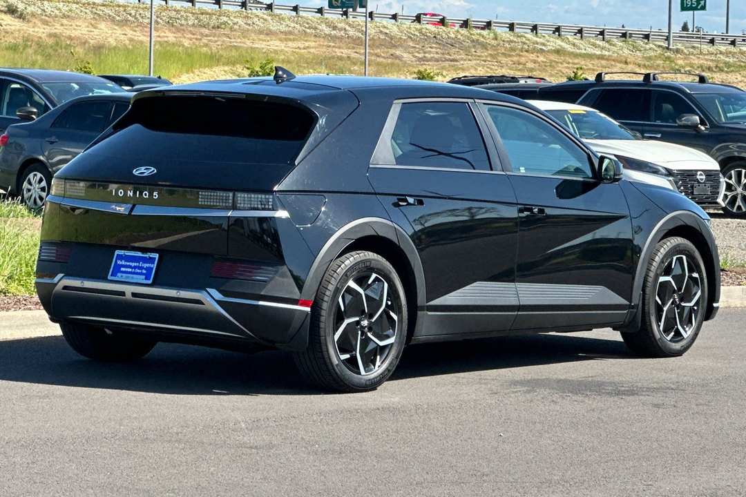 2024 Hyundai Ioniq 5 SEL - Image 3