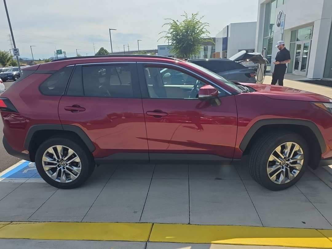 2025 Toyota Rav4 XLE Premium - Image 3