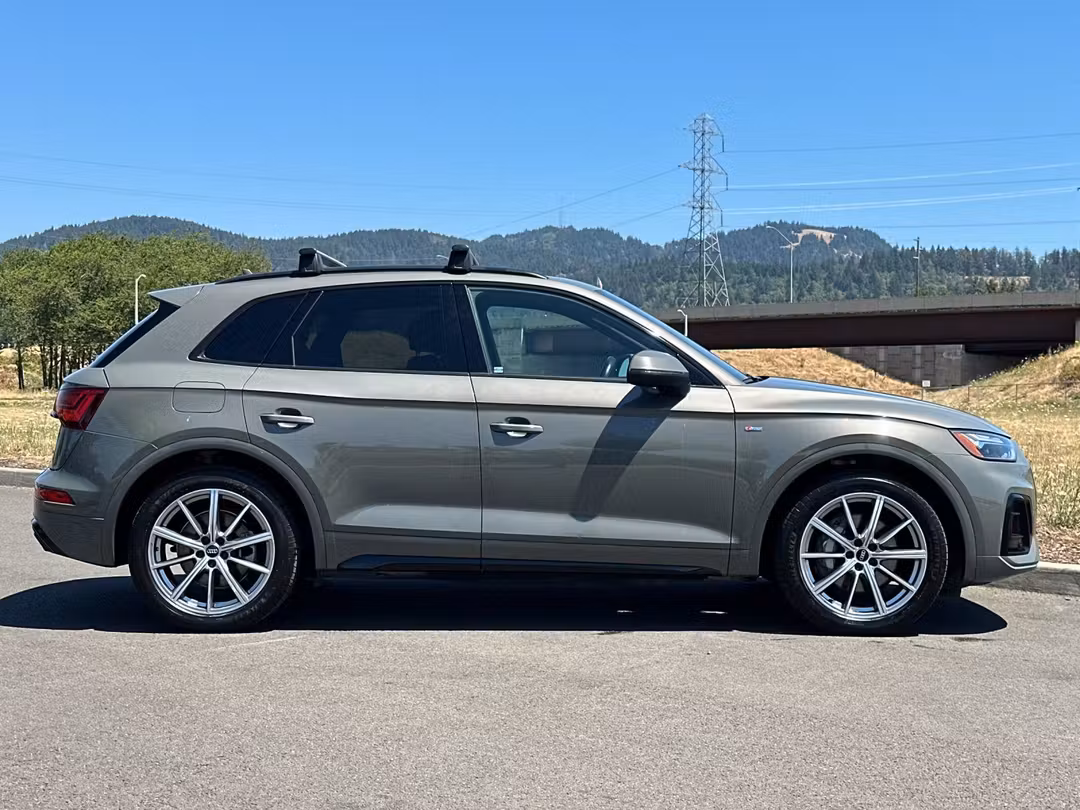 2023 Audi Q5 E 55 Premium Plus - Image 2