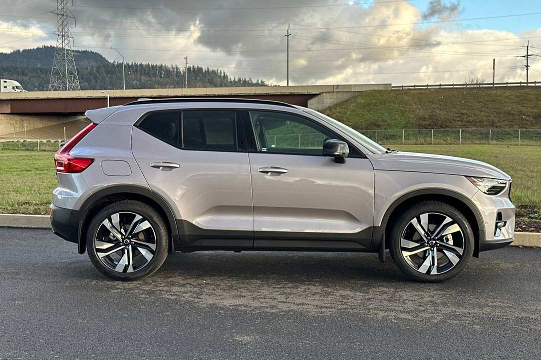 2026 Volvo Xc40 B5 Ultra - Image 2