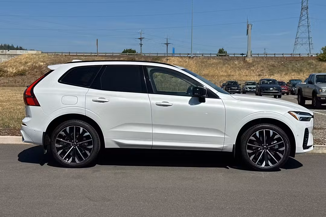 2026 Volvo Xc60 Plug-In Hybrid T8 Ultra - Image 2