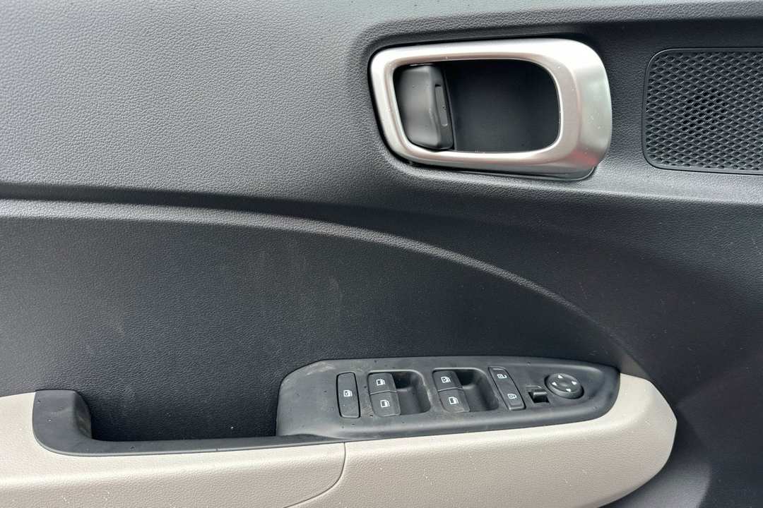 2025 Hyundai Venue SEL - Photo 10