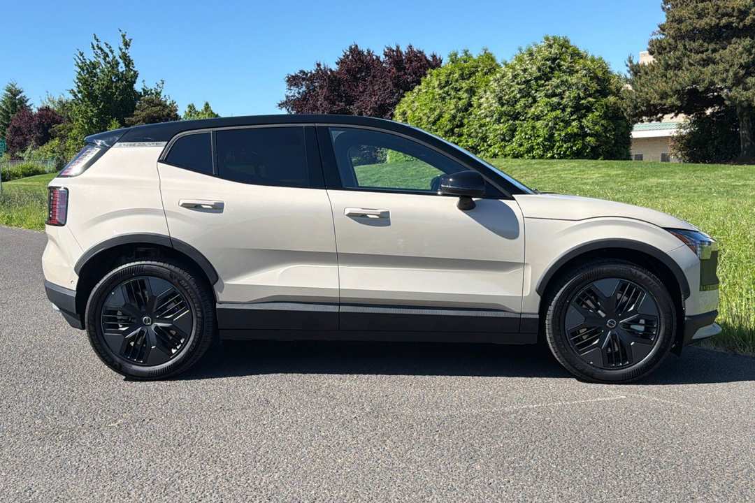 2026 Volvo Ex30 Twin Motor Cross Country Ultra - Image 2