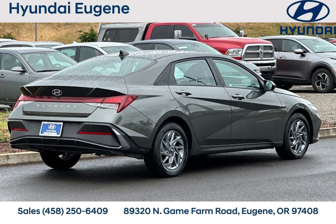 2024 Hyundai Elantra SEL - Image 3