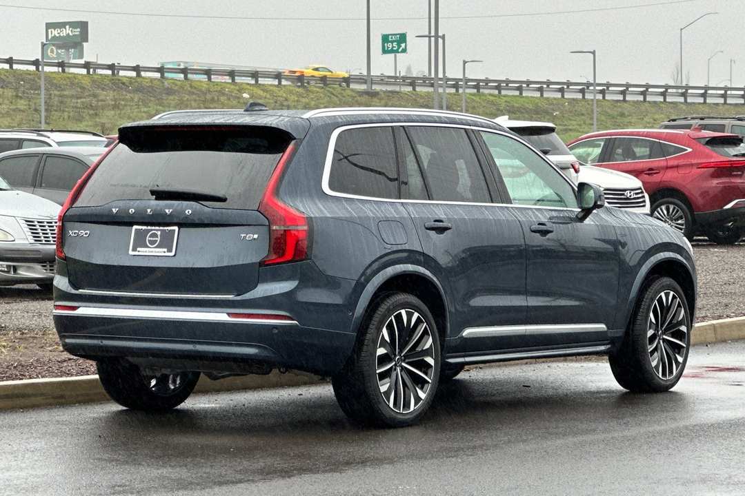 2026 Volvo Xc90 Plug-In Hybrid T8 Plus - Image 3