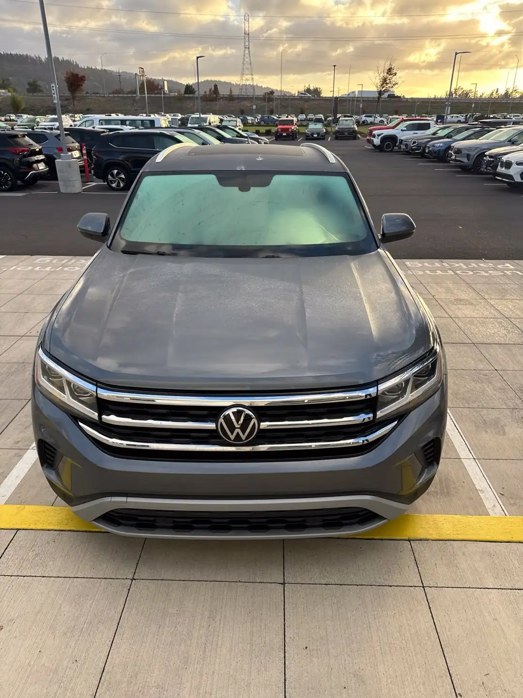 2023 Volkswagen Atlas Cross Sport 2.0T SE w/Technology - Image 2