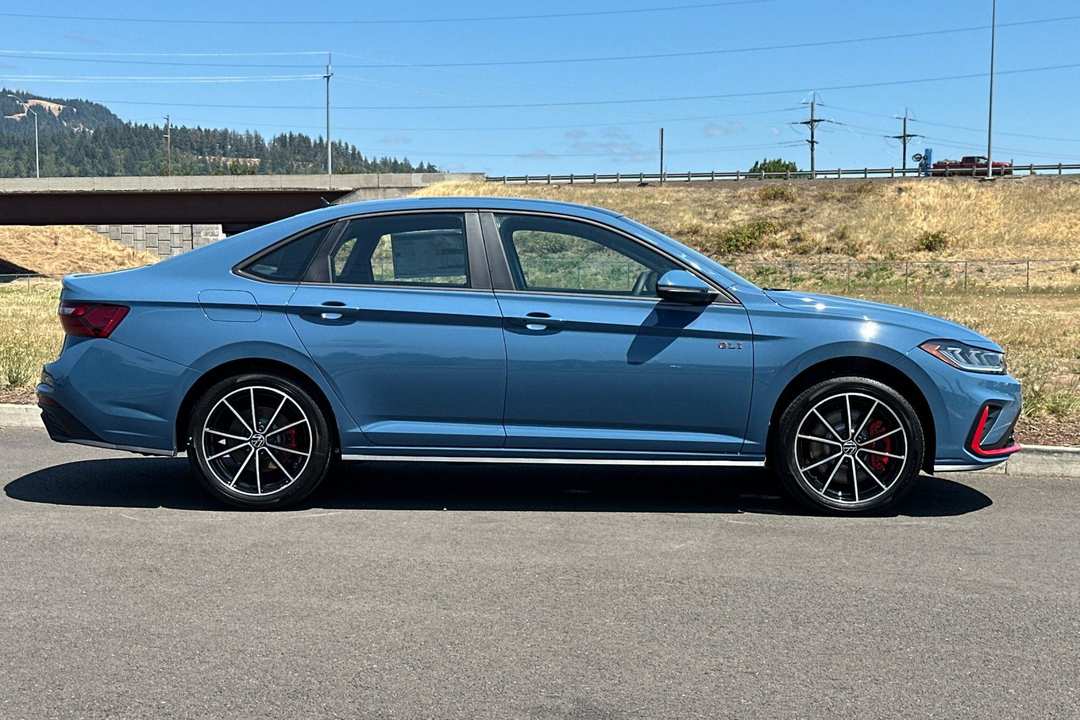 2026 Volkswagen Jetta Gli 2.0T Autobahn - Image 2
