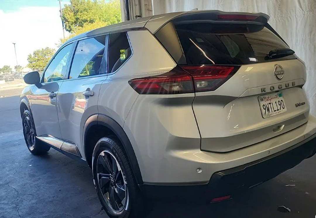2024 Nissan Rogue SV - Image 2