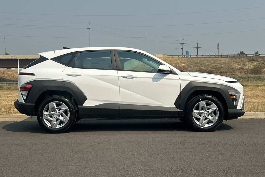 2027 Hyundai Kona SE - Image 2