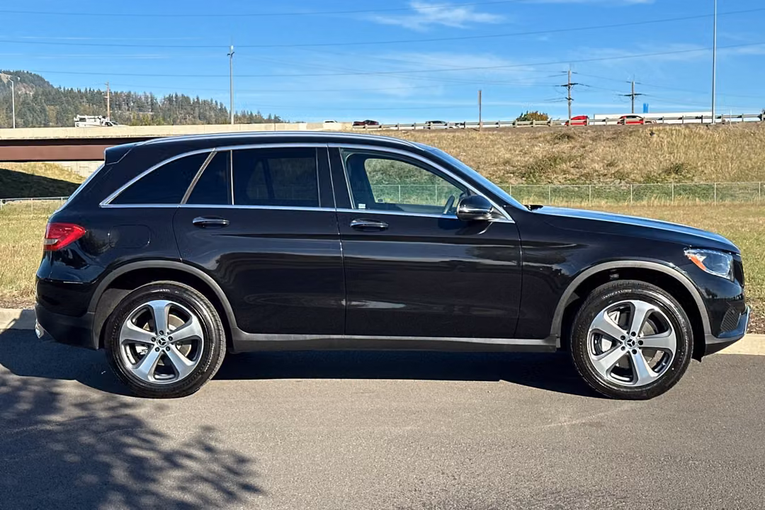 2019 Mercedes-Benz GLC GLC 300 - Image 2