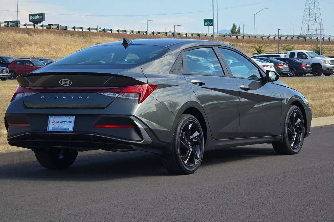 2026 Hyundai Elantra SEL Sport - Image 3