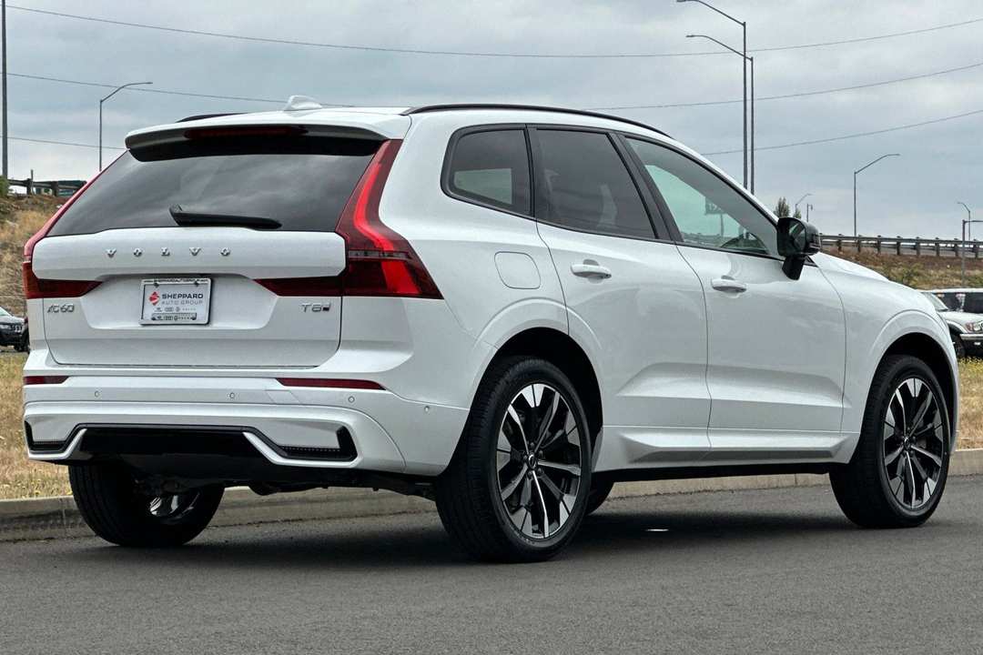 2026 Volvo Xc60 Plug-In Hybrid T8 Plus - Image 3