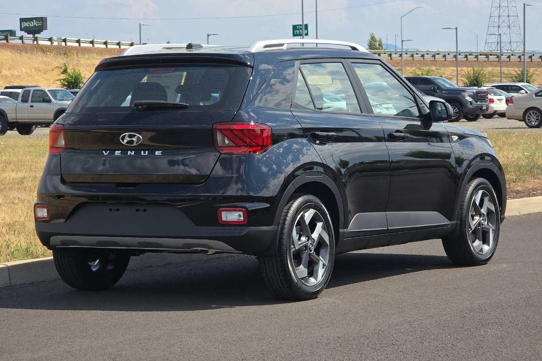 2026 Hyundai Venue SEL - Image 3