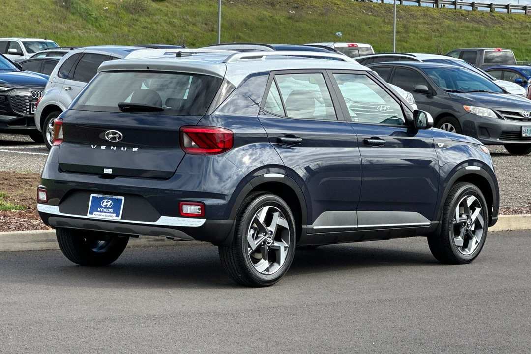 2026 Hyundai Venue SEL - Image 3