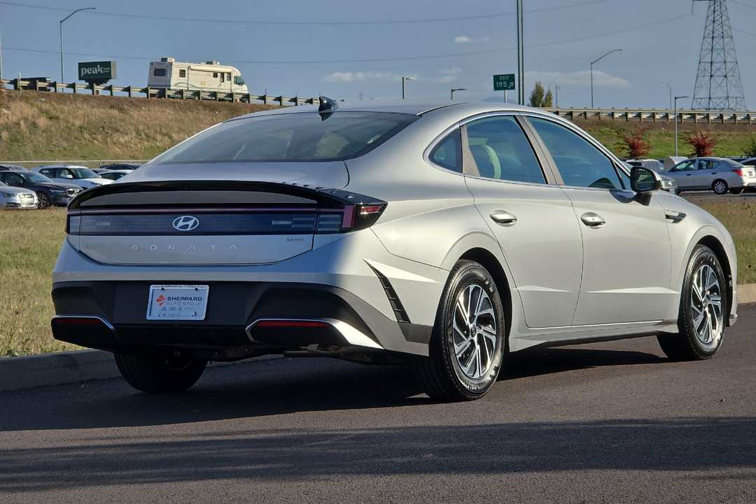 2027 Hyundai Sonata Hybrid Blue - Image 3