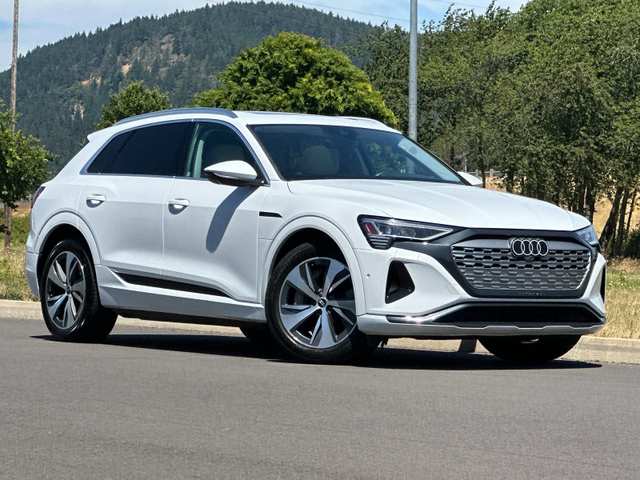 2024 Audi Q8 E-Tron Premium Plus