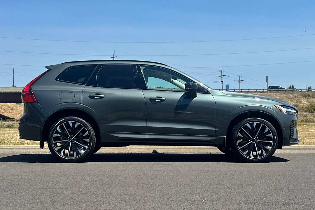 2026 Volvo Xc60 B5 Ultra - Image 2