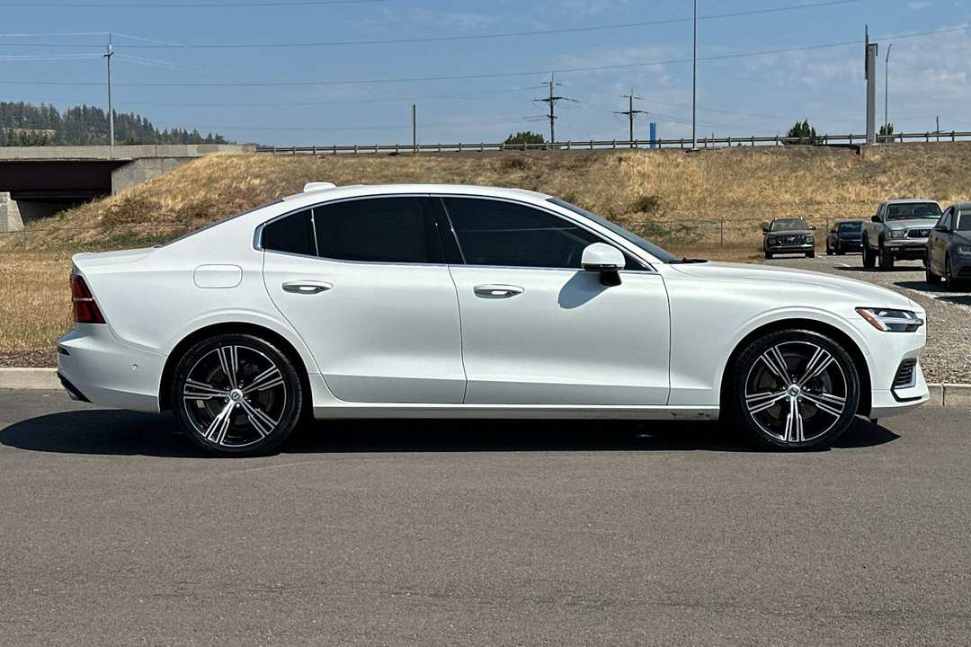 2021 Volvo S60 Recharge Plug-In Hybrid T8 Inscription - Image 2