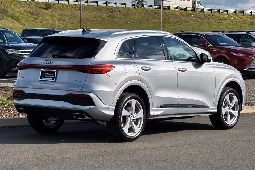 2025 Audi Q5 2.0T Premium Plus - Image 3