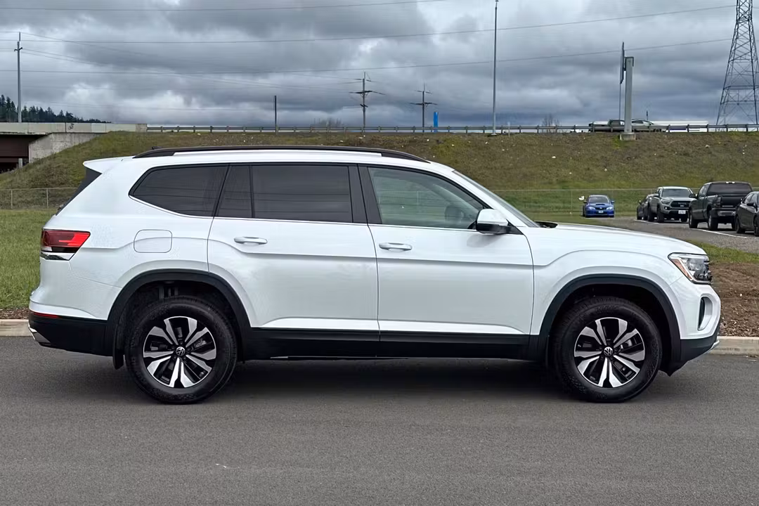 2026 Volkswagen Atlas SE - Image 2