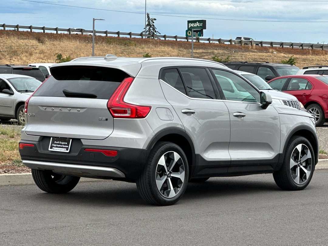 2024 Volvo Xc40 B5 Plus Bright Theme - Image 3