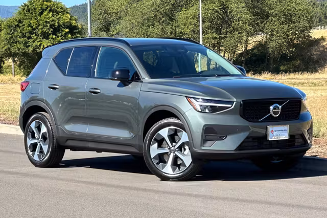 2026 Volvo Xc40 B5 Core