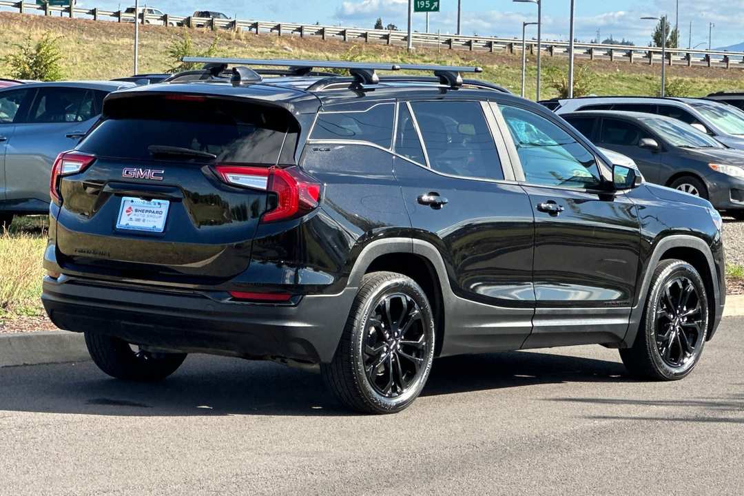 2022 GMC Terrain SLE - Image 3