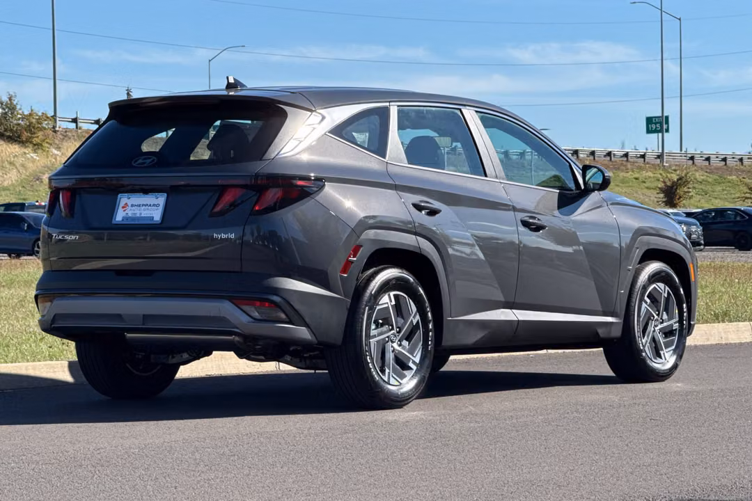 2026 Hyundai Tucson Hybrid SE - Image 3
