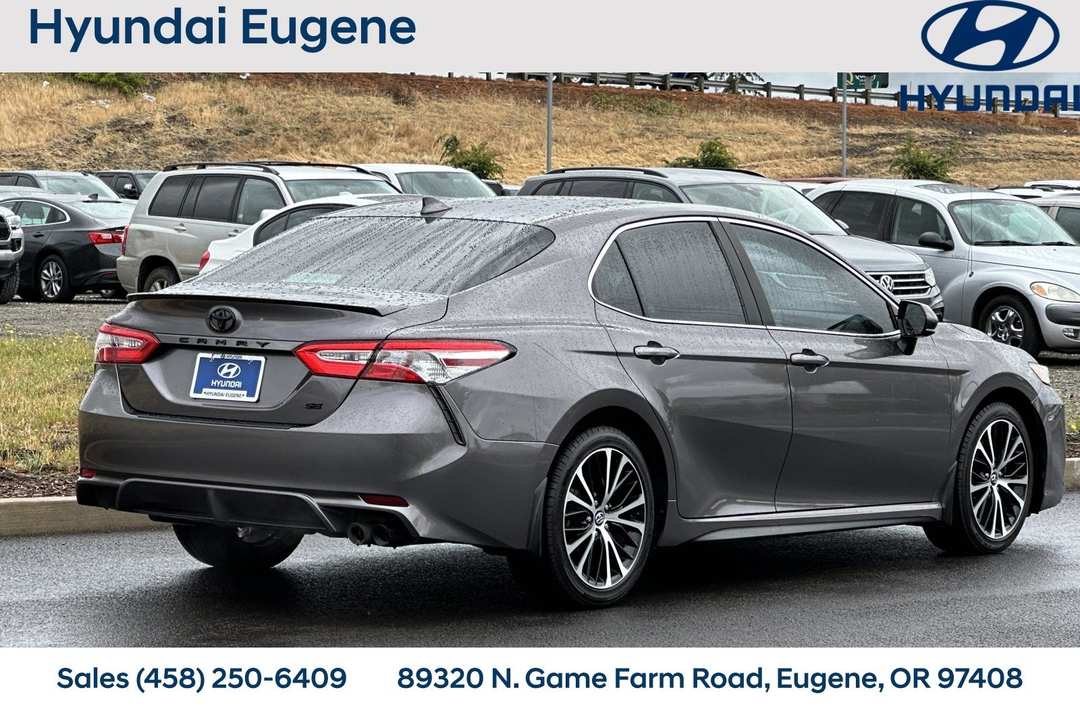 2020 Toyota Camry SE - Image 3