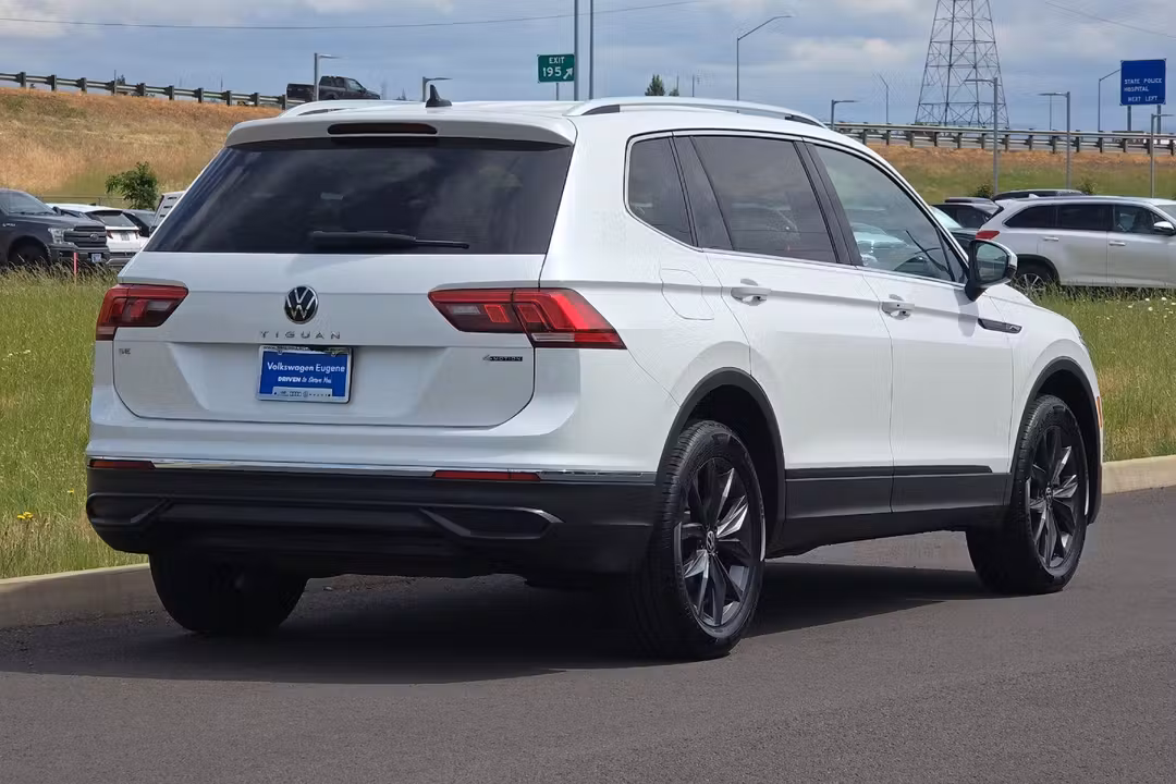 2023 Volkswagen Tiguan 2.0T SE - Image 3