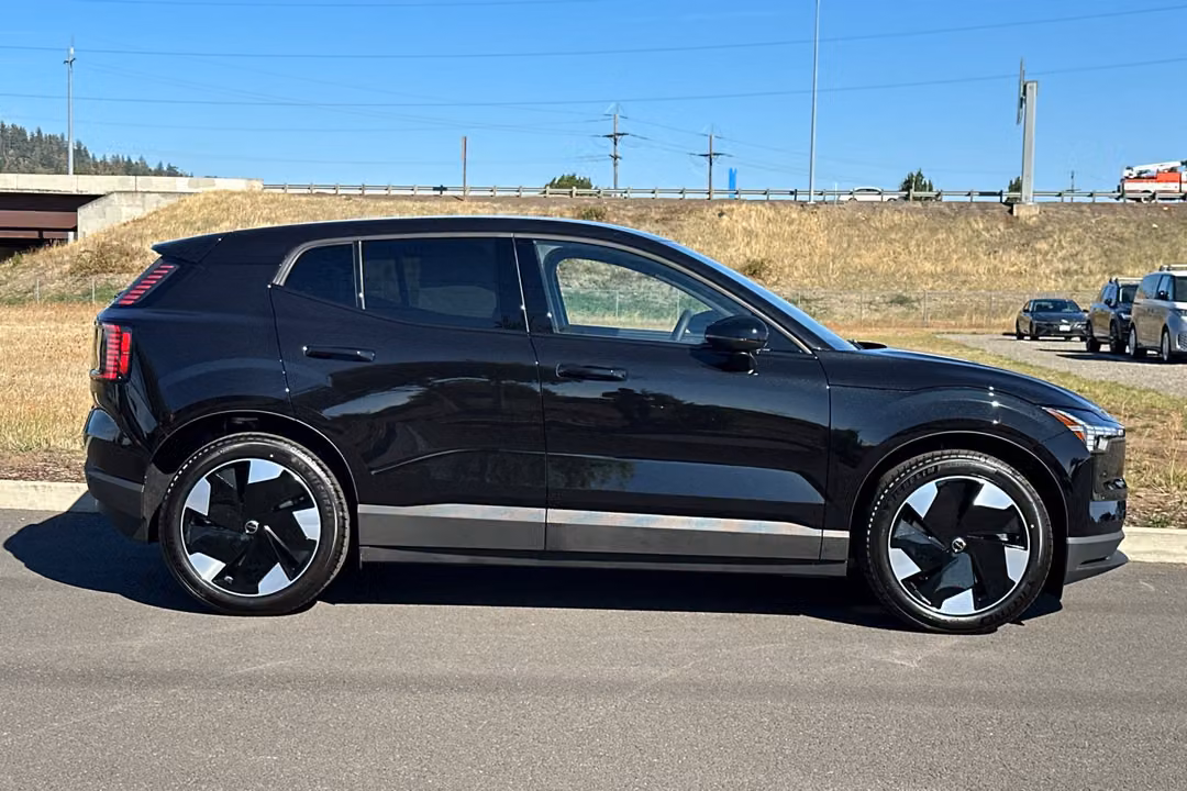 2026 Volvo Ex30 Twin Motor Performance Plus - Image 2