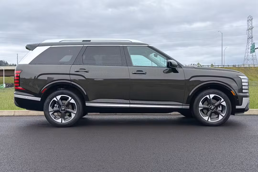 2026 Hyundai Palisade Limited - Image 2