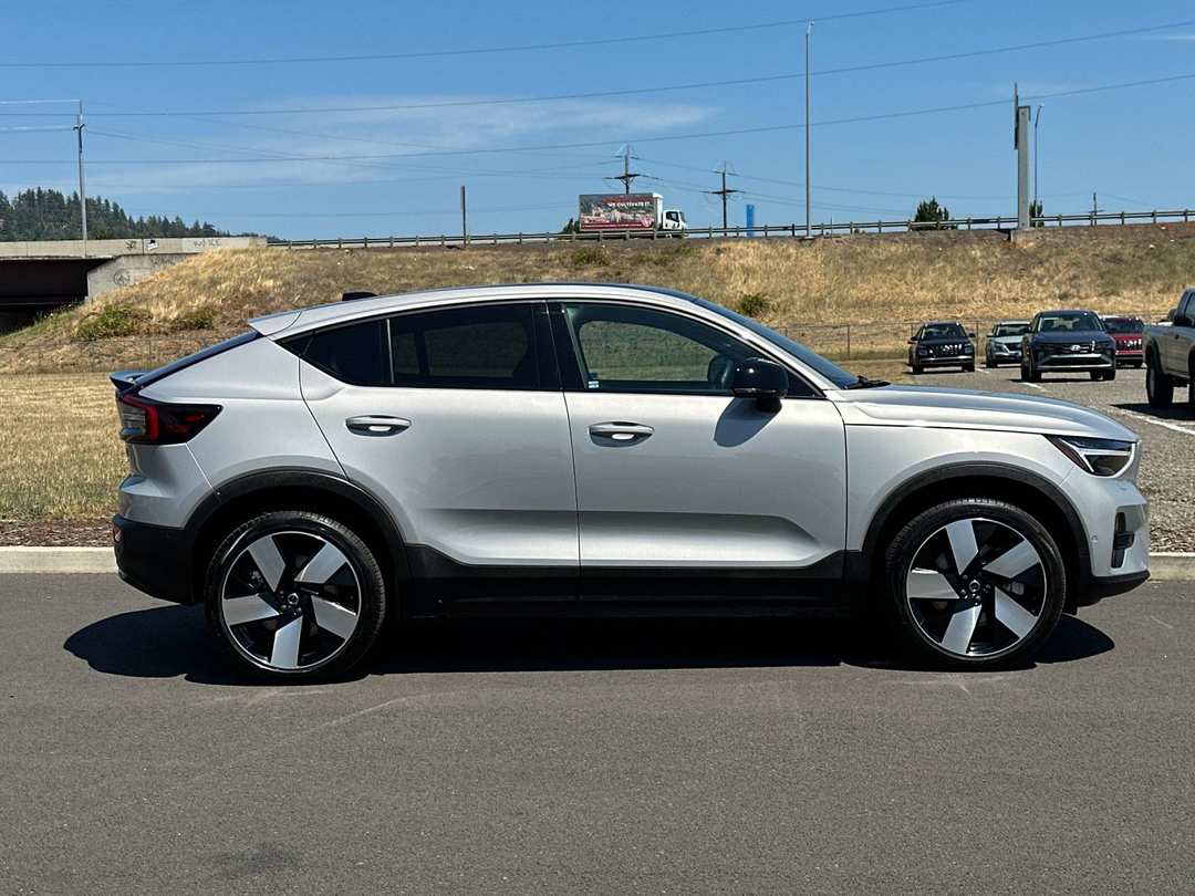 2023 Volvo C40 Recharge Pure Ultimate - Image 2