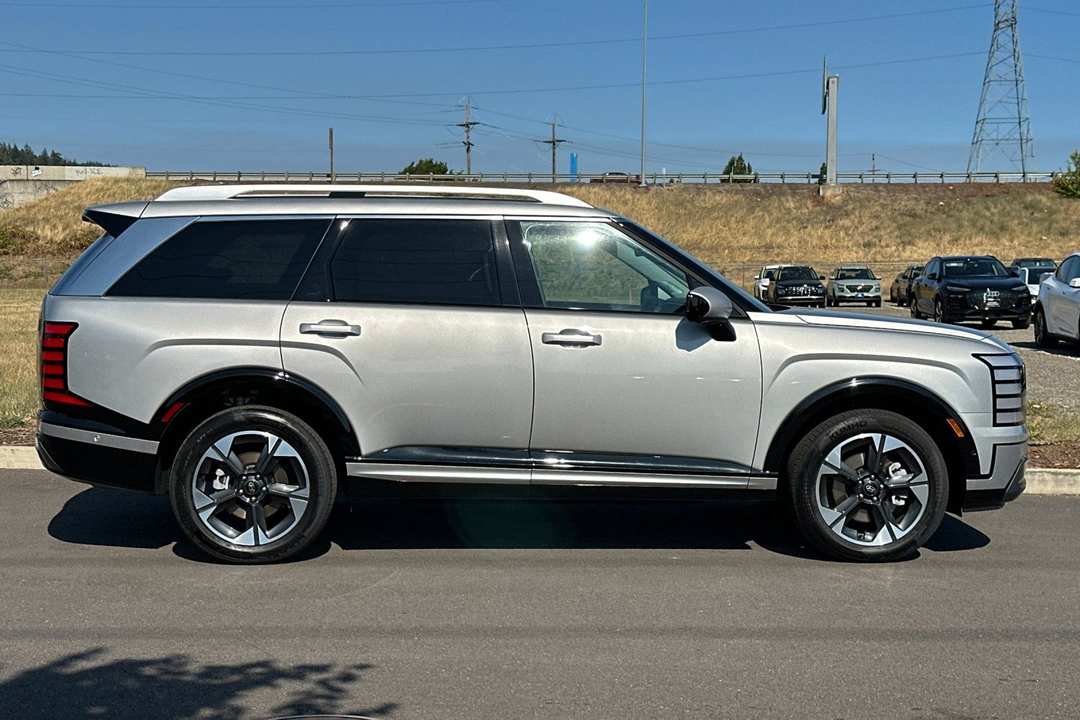 2026 Hyundai Palisade Limited - Image 2