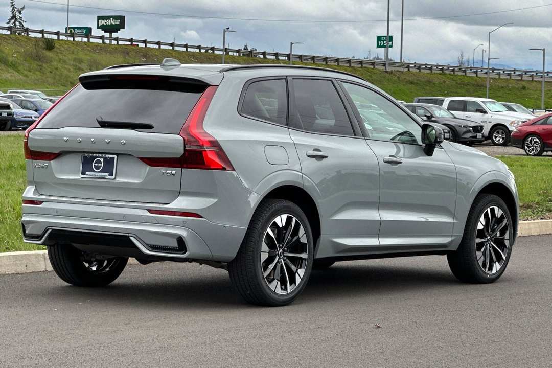 2026 Volvo Xc60 Plug-In Hybrid T8 Plus - Image 3
