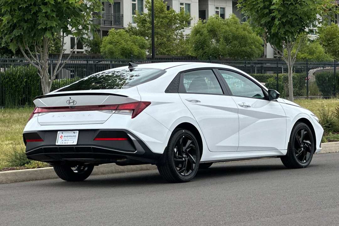 2026 Hyundai Elantra SEL Sport - Image 3