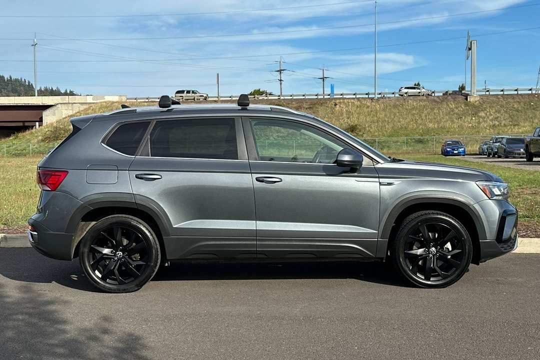 2022 Volkswagen Taos 1.5T SE - Image 2