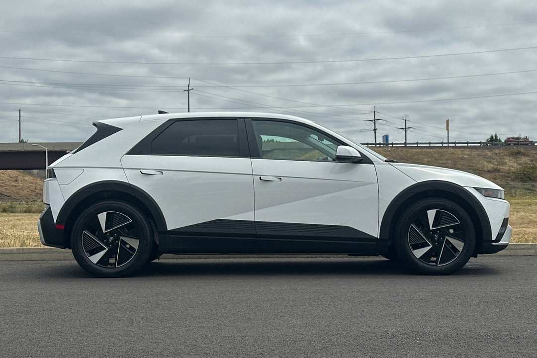 2026 Hyundai Ioniq 5 SE - Image 2