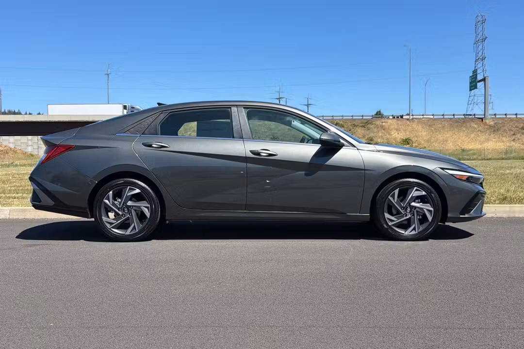 2026 Hyundai Elantra Limited - Image 2