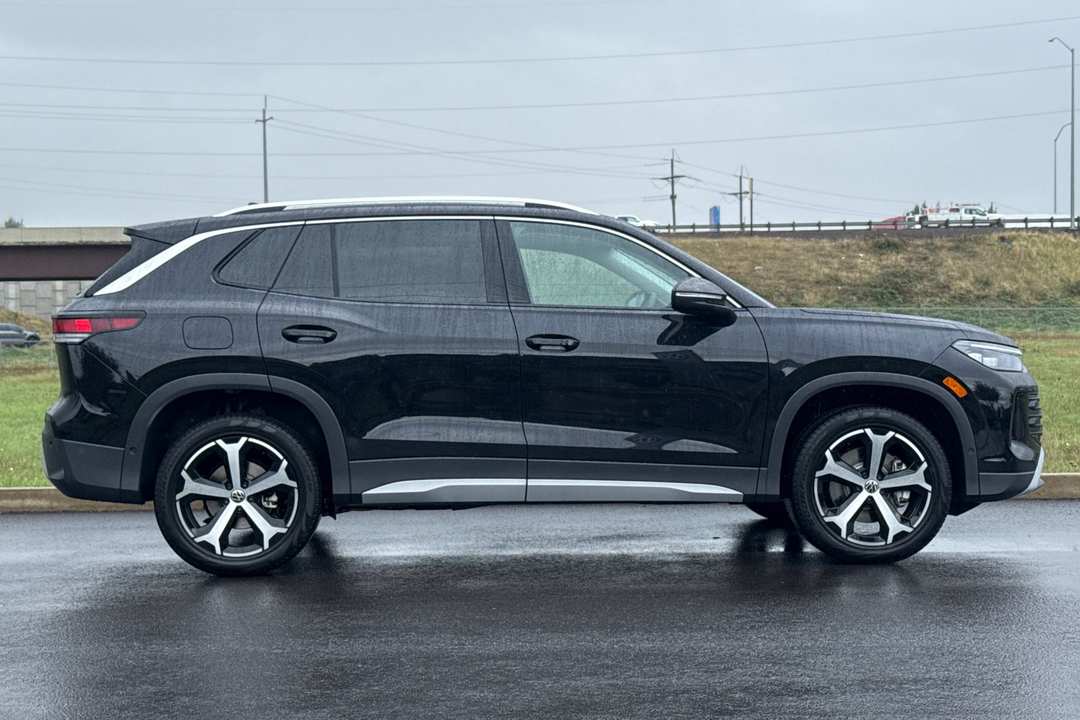 2026 Volkswagen Tiguan SE - Image 2