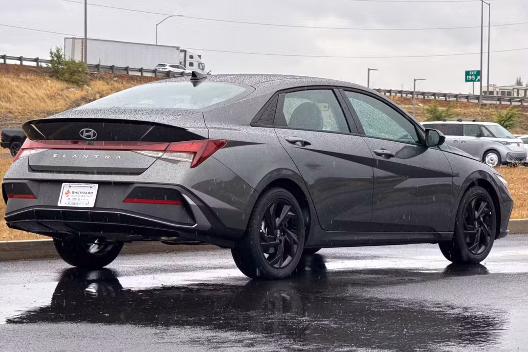 2026 Hyundai Elantra SEL Sport - Image 3