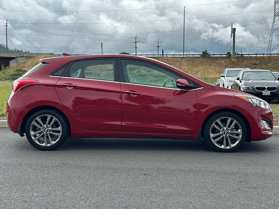 2016 Hyundai Elantra Gt Base - Image 2