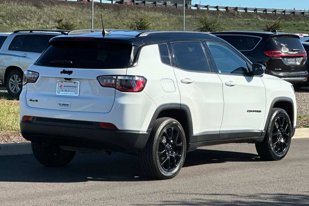 2023 Jeep Compass Latitude - Image 3