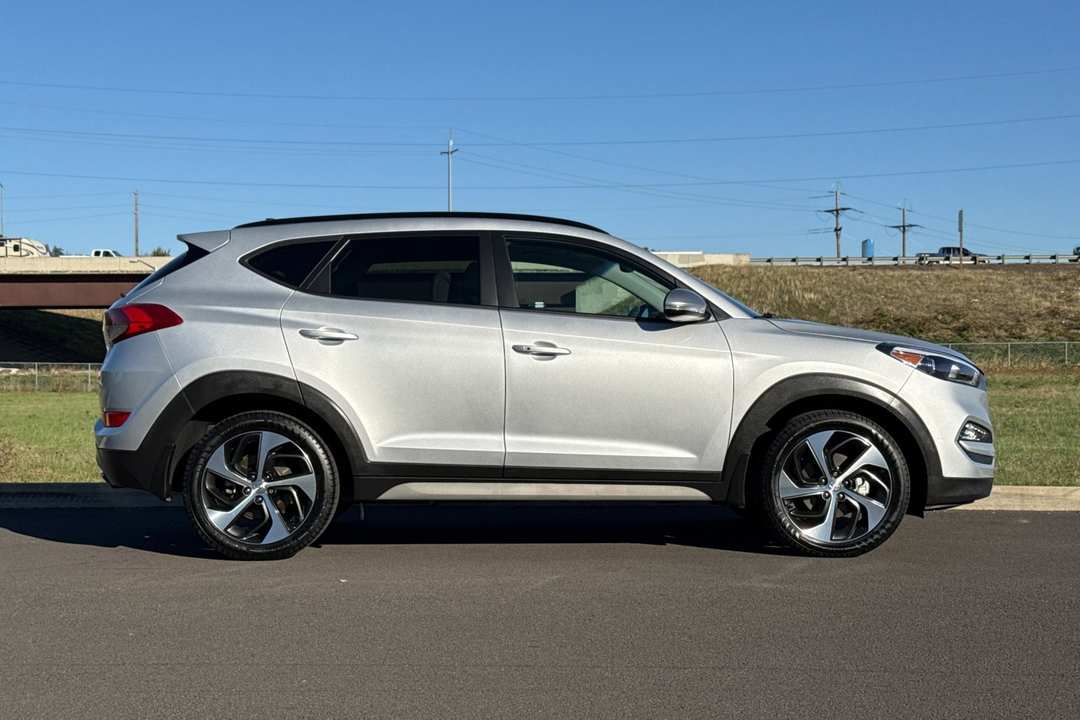 2018 Hyundai Tucson Value - Image 2