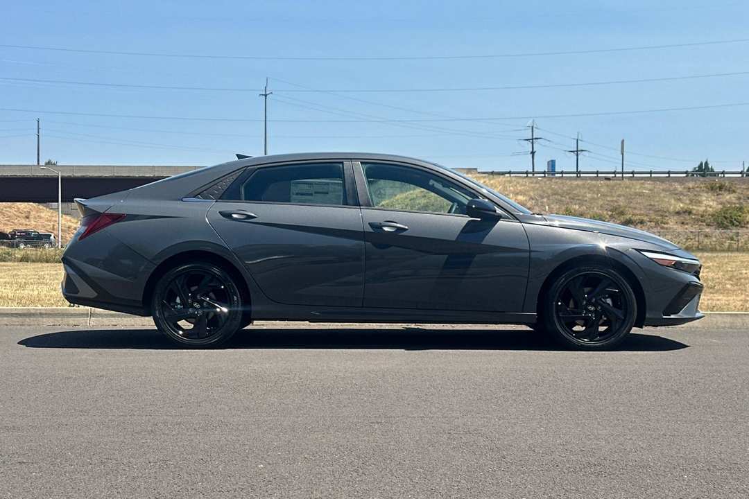 2026 Hyundai Elantra SEL Sport - Image 2