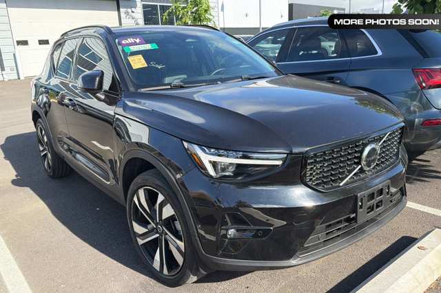 2024 Volvo Xc40 B5 Plus Dark Theme
