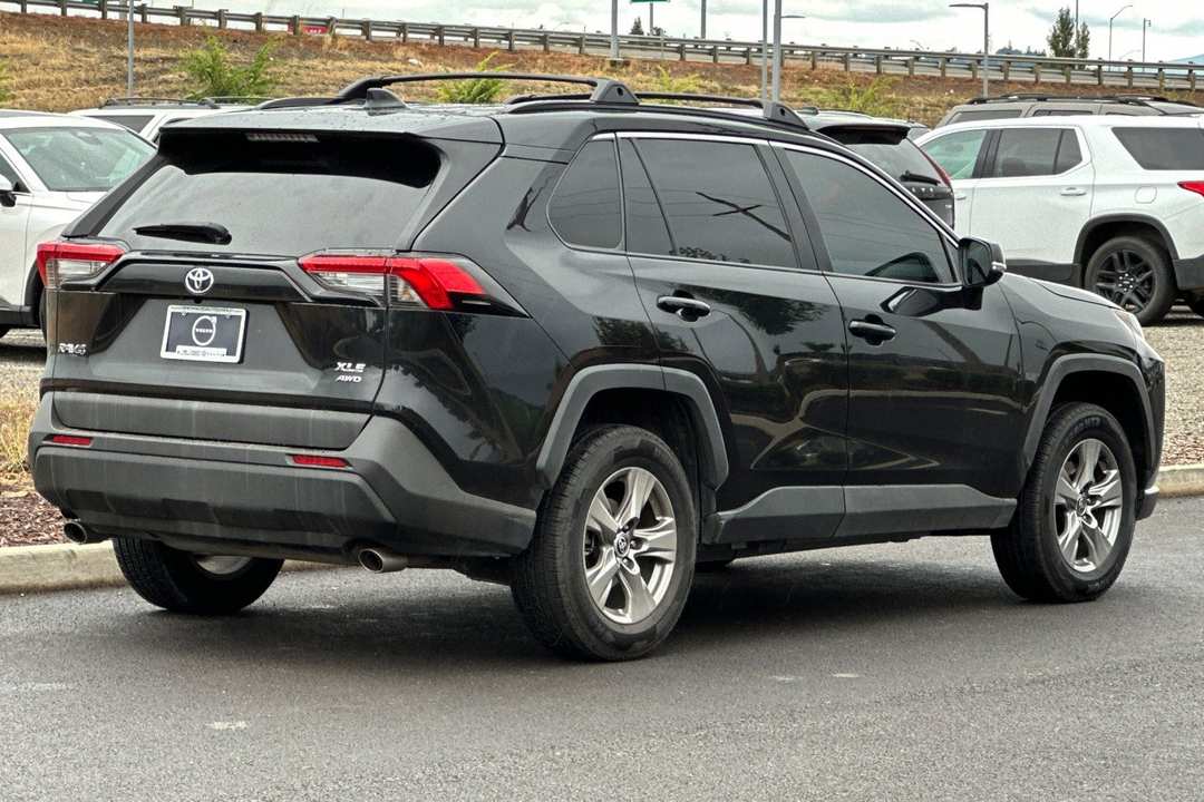 2022 Toyota Rav4 XLE - Image 3